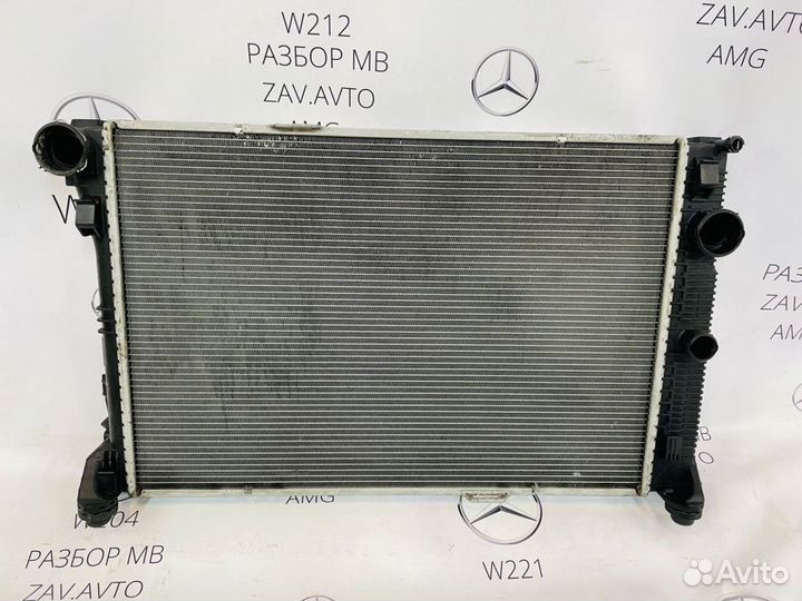Радиатор охлаждения Mercedes W204