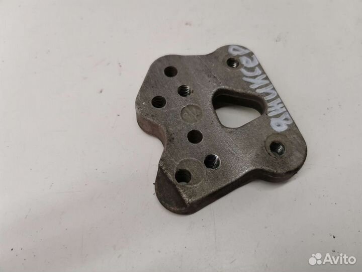 Кронштейн правый Suzuki GSX-R 600 K8 K9 L0