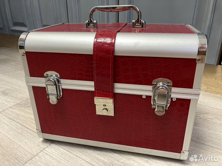 Кейс чемодан бьюти для маникюра / макияжа