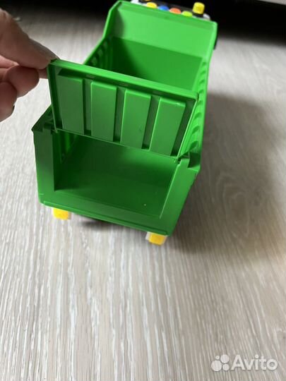 Грузовик инерционный со светом и звуком