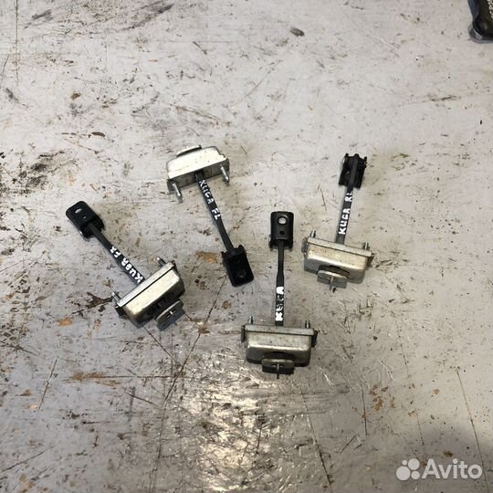 Ограничитель двери Ford C-Max Focus 2 Kuga 1