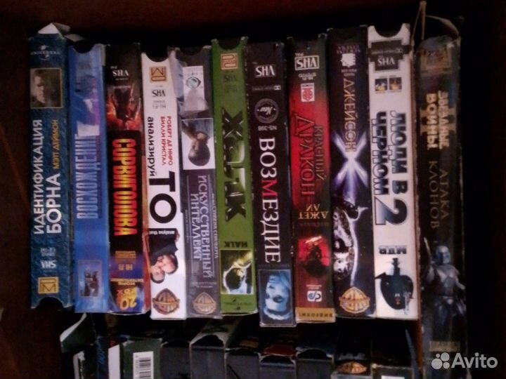 Видеомагнитофон LG + кассеты к нему