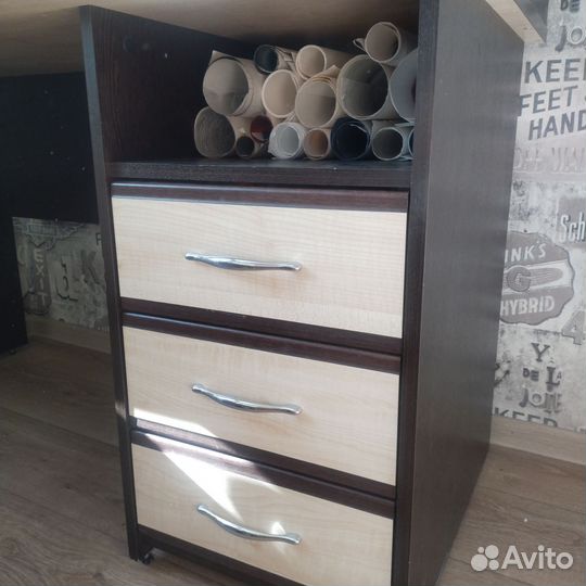 Стол компьютерный