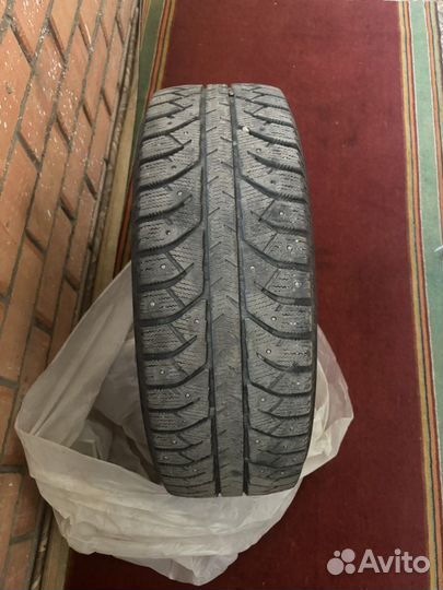 Bridgestone Ice Cruiser 7000 215/65 R17 98T