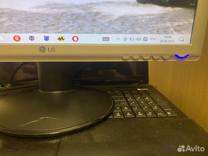 Монитор LG 19