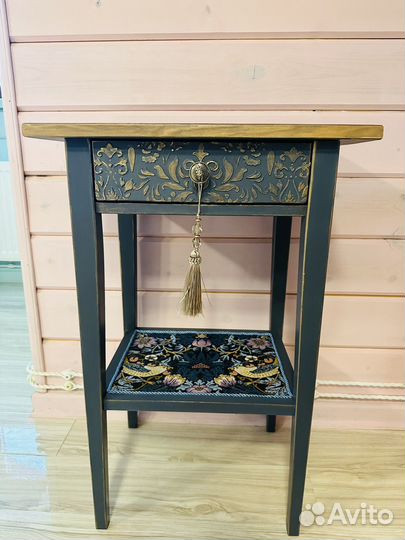 Столик консольный