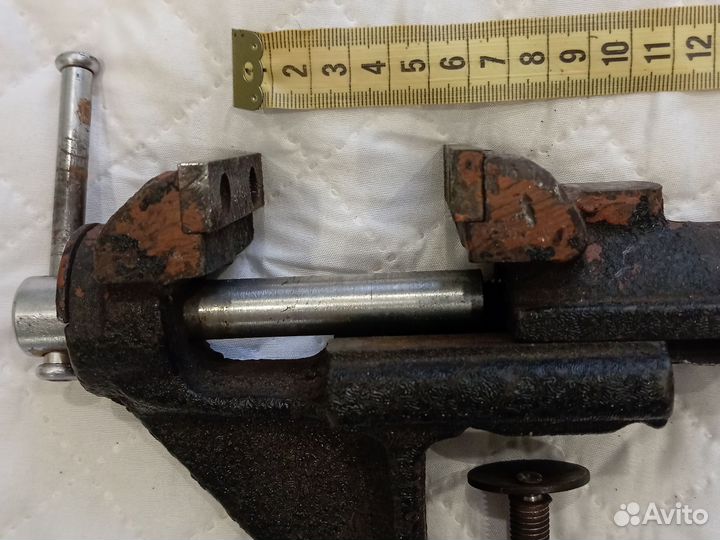 Тиски слесарные настольные СССР