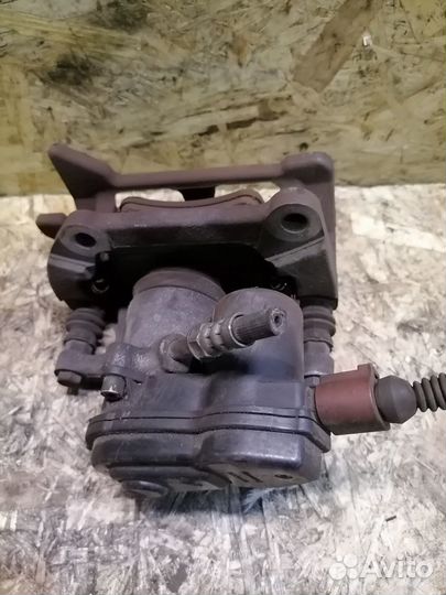 Тормозной суппорт задний левый Audi A4 B8