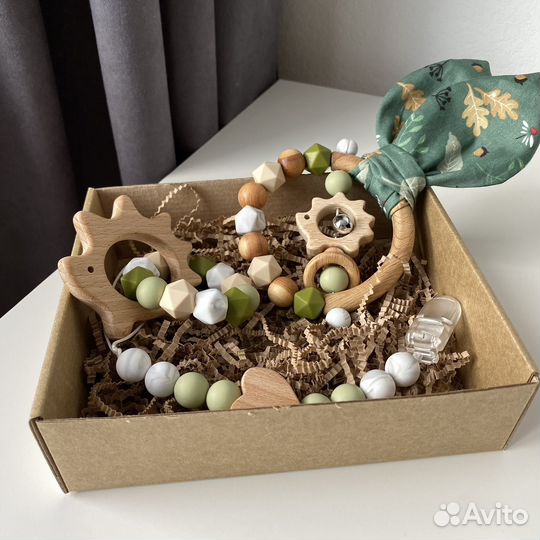 Подарочный набор для малыша : погремушка, грызунок