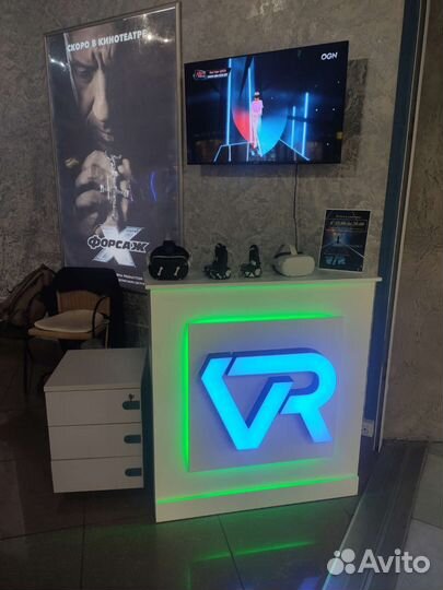 VR очки и стойка