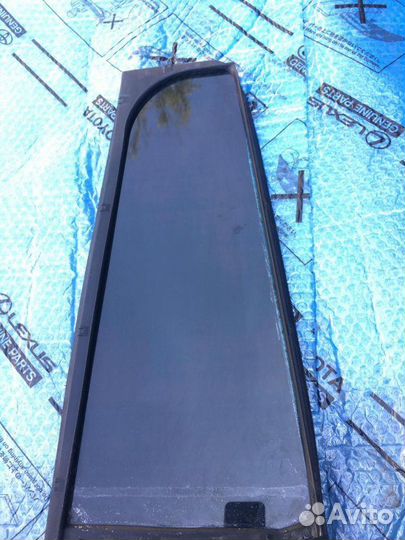 Стекло двери задней левой (форточка) Toyota Land