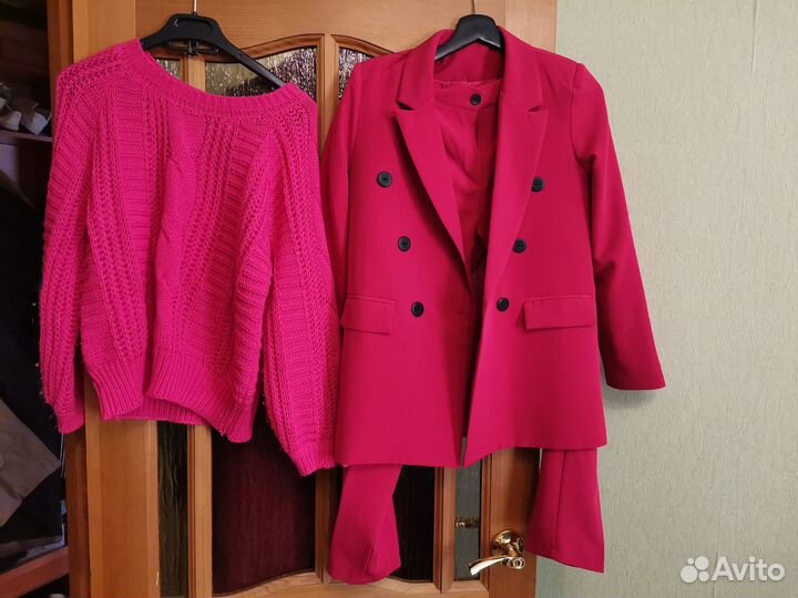 Пиджаки и жакеты женские, свитера