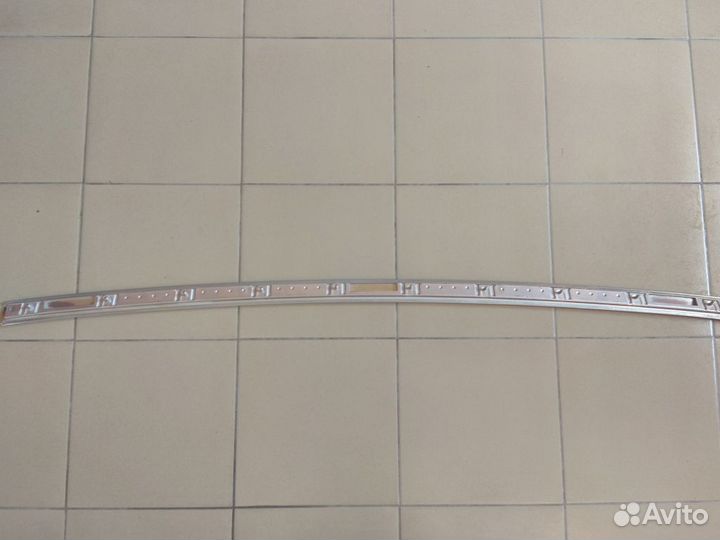 Mercedes Benz E-Class Молдинг заднего бампера цент