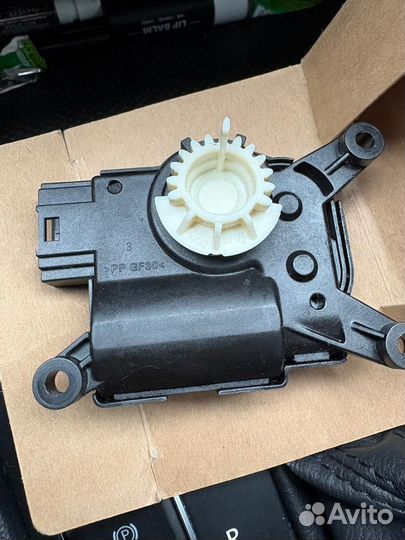 Моторчик заслонки отопителя Skoda Superb 2015