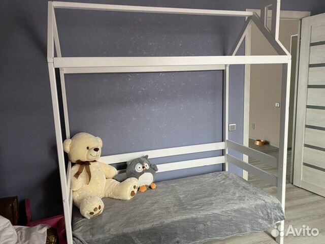 Детская кроватка домик