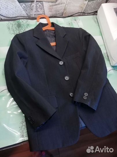 Чёрный пиджак для мальчика 1 класс