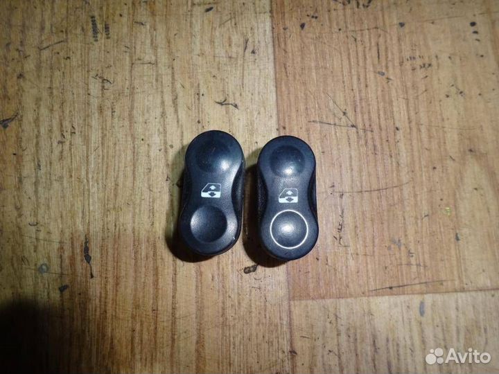 Кнопка стеклоподъемника Renault Logan 2005-2014