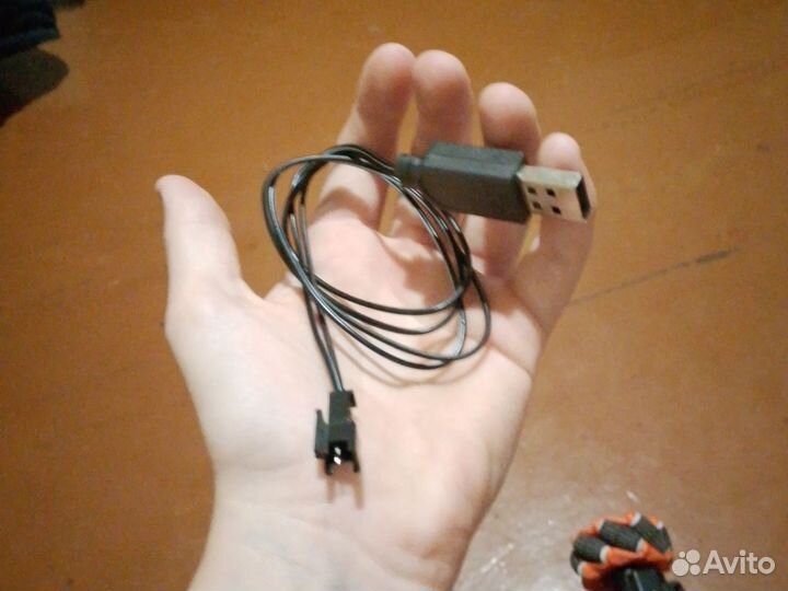 Машинка на радиоуправлении внедорожник