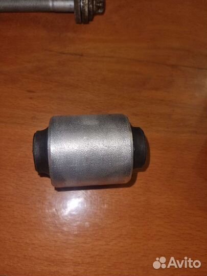 Сайлент блоки + болты передней подвески w 204