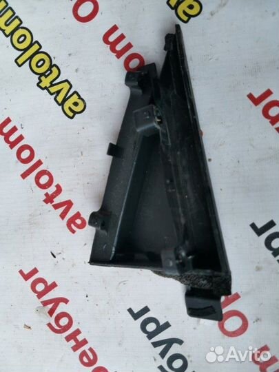 Уголок двери задний правый Nissan Teana J32