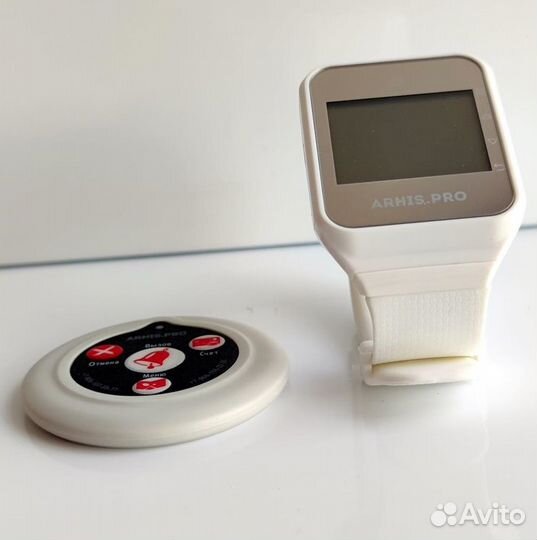 Комплекты вызова персонала: кнопка вызова и часы