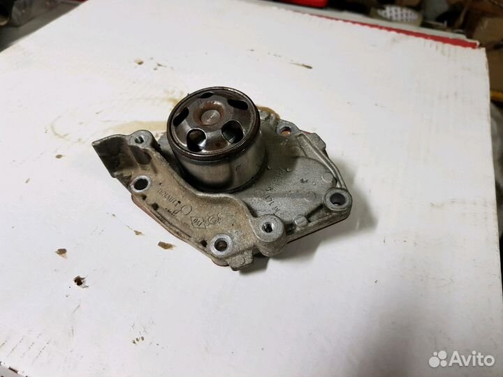 Помпа для двигателя Рено F4R 2 литра