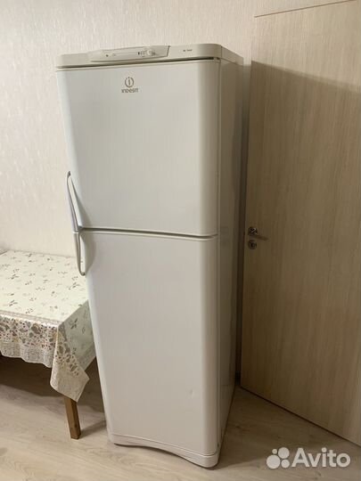 Холодильник Indesit nofrost