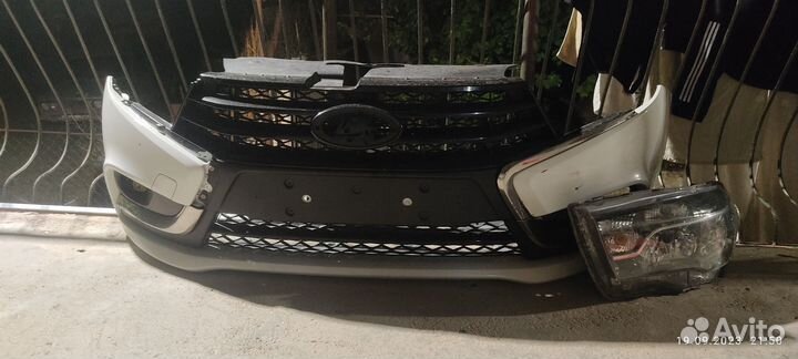 Фара левая на лада Веста