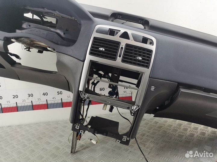 Торпедо (панель передняя) для Peugeot-Citroen 307