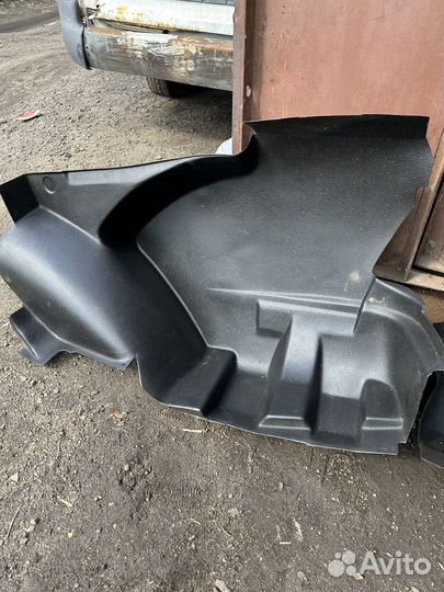Накладки боковые в багажник W123
