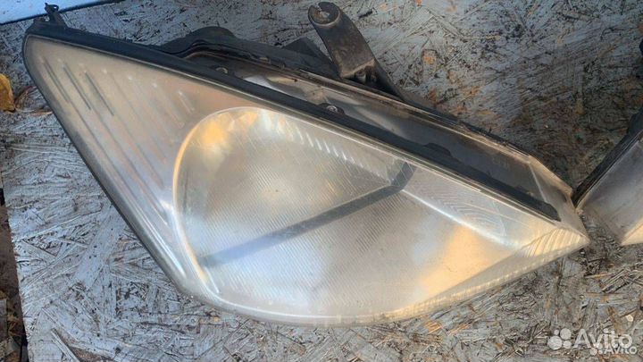 Фара Ford Focus (1998 - 2001)