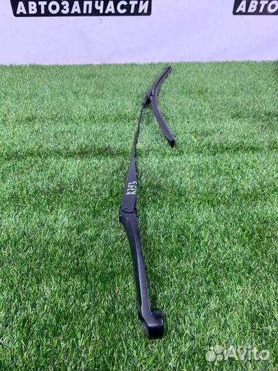 Поводок стеклоочистителя правый правой Ford