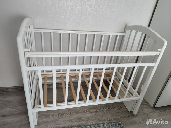 Детская кровать с продольным маятником
