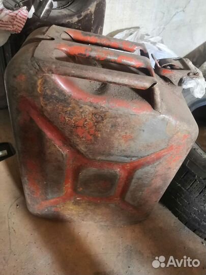 Канистры металлические 20 литров