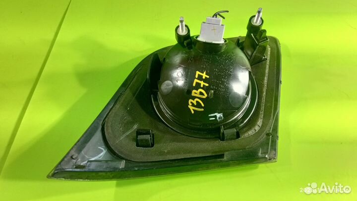 Фонарь внутренний правый для Mazda 3 2003-2009