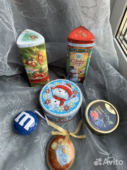 Коробка банка жестяная