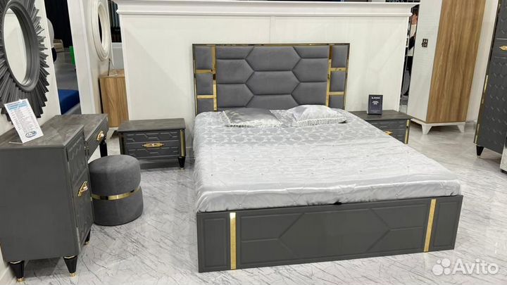 Спальные гарнитуры