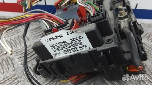 Блок предохранителей peugeot 406 (3ST13M101)