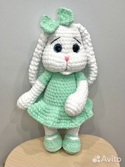 Зайка плюшевая