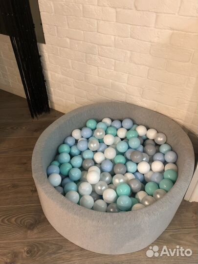 Сухой бассейн с шариками