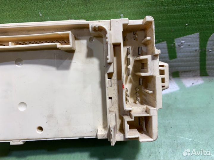 Блок предохранителей салонный Mitsubishi Galant