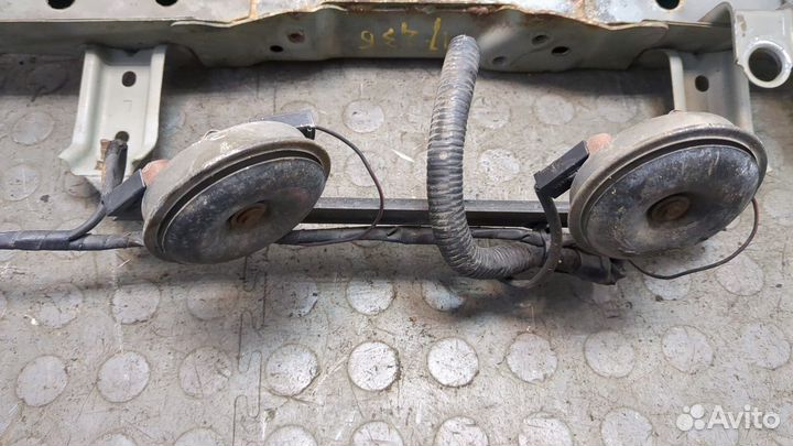 Рамка капота Nissan Juke, 2011