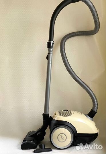 Пылесос Bosch BGL252103