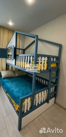 Детская двухъярусная кровать