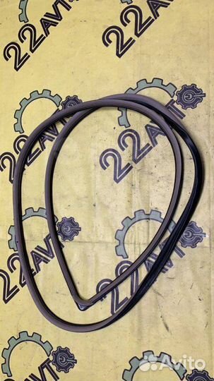 Уплотнитель проема двери передний левый Toyota