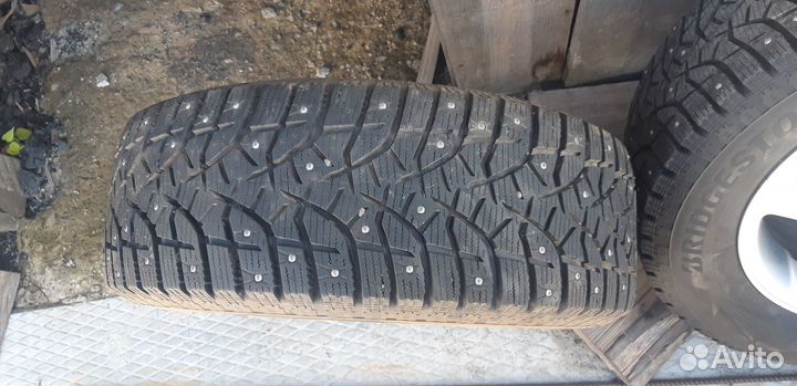 R16 Bridgestone Blizzak Ice 235/65, PCD 5x114.3 DIA 60.1