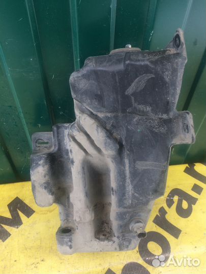 Бачок омывателя лоб. стекла Opel Astra J