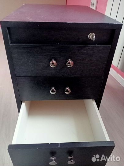 Сейф бу под тумбочку