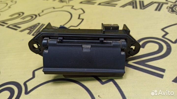 Ручка двери багажника Toyota Ist NCP61 1NZ-FE