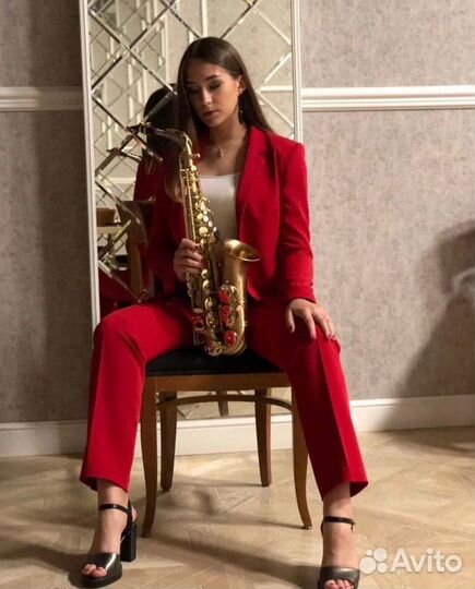 Саксофонист на праздник